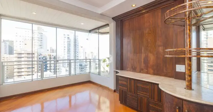 Apartamento com 3 quartos para alugar na Rua Estêvão Bayão, 200, Batel, Curitiba