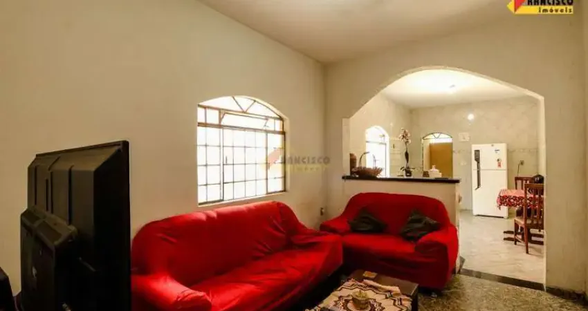 Casa à venda, 3 quartos, 3 vagas, Candelária - Divinópolis/MG