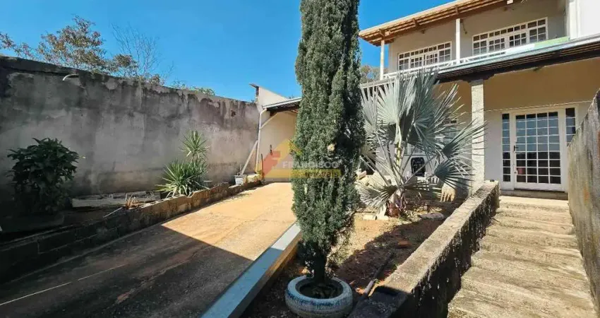 Casa à venda, 3 quartos, 1 suíte, 5 vagas, São Roque - Divinópolis/MG
