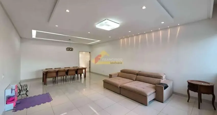 Casa à venda, 3 quartos, 1 suíte, 5 vagas, Santa Tereza - Divinópolis/MG
