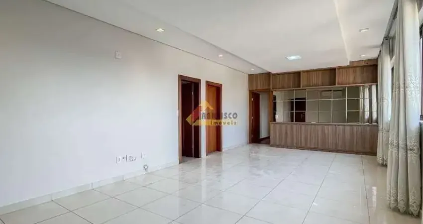 Apartamento com 4 quartos para alugar no Centro, Divinópolis