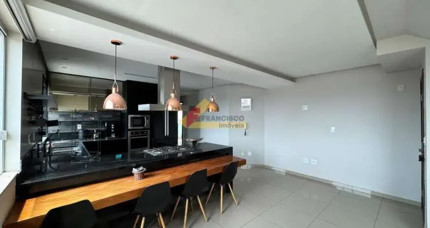 Cobertura mobilhada com suite master, 03 banheiros, 02 vagas de garagem.