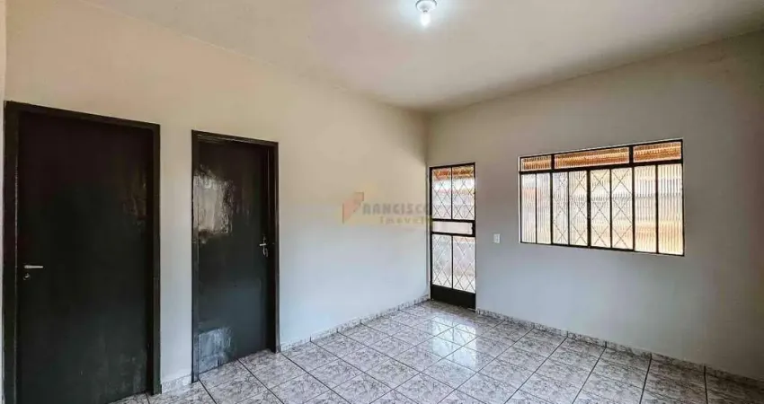 Casa com 2 quartos para alugar no Ermida, Divinópolis