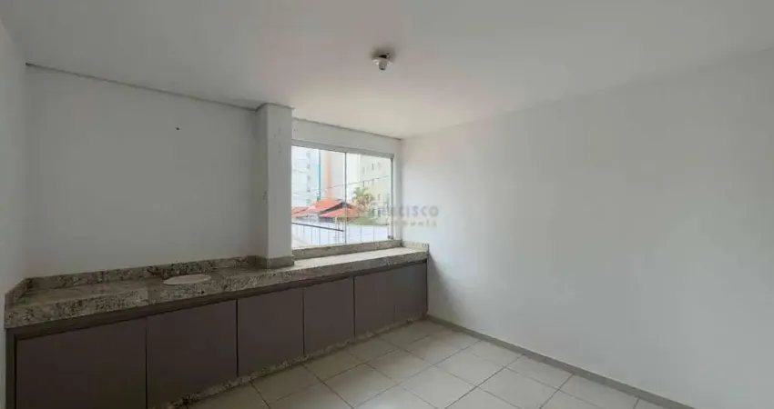 Casa Comercial para aluguel, 2 vagas, Centro - Divinópolis/MG
