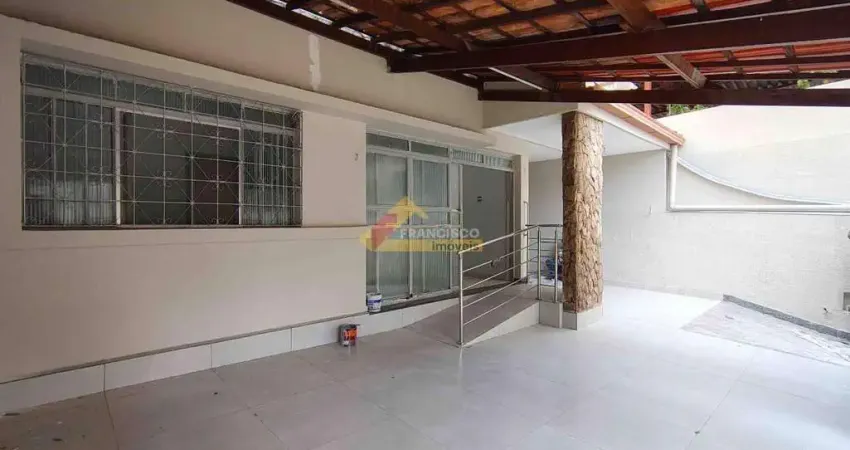 Casa para aluguel, 3 quartos, 1 suíte, 2 vagas, Centro - Divinópolis/MG