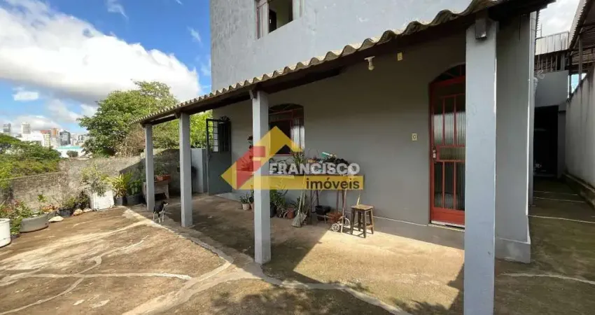 Casa com 5 quartos para alugar no Niterói, Divinópolis 