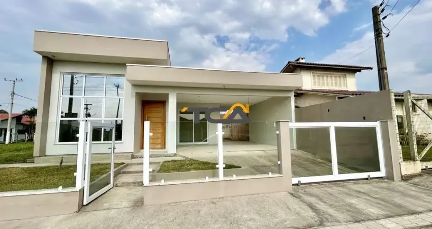Casa com 3 dormitorios sendo 2 suítes na praia Paraíso
