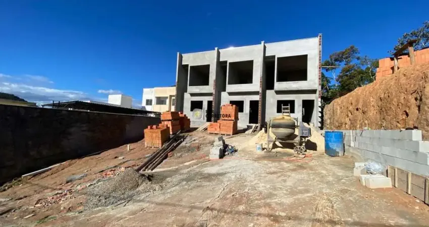 Casa para Venda em Brusque, Poço Fundo, 2 dormitórios, 1 banheiro, 2 vagas