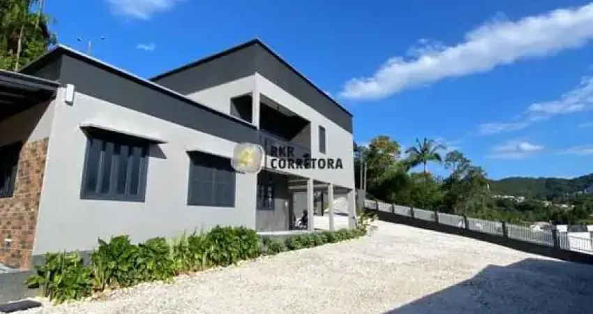 Casa para Locação em Brusque, ÁGUAS CLARAS, 3 dormitórios, 2 banheiros, 3 vagas