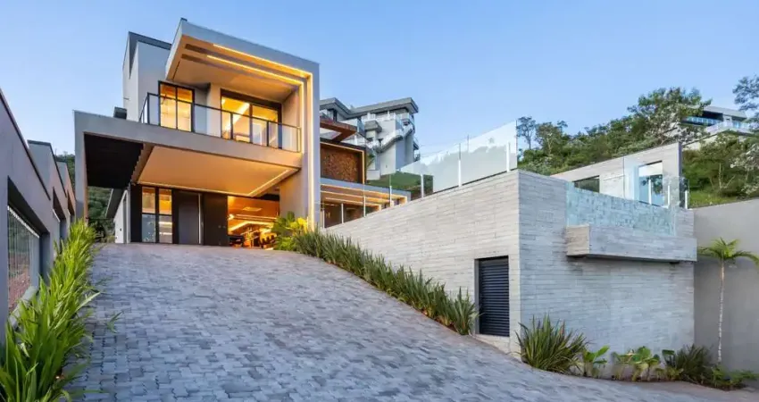 Casa sobrado mobiliada com 8 suítes, 548m² à venda por r$ 5.500.000,00 - escarpas do lago, capitólio/mg