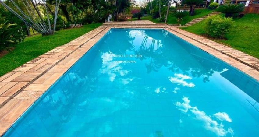 Chácara de luxo em condomínio no Lagos de Shanadu: 3 quartos, 3 suítes, 2 salas, 8 vagas de garagem, 350m². Venda em Indaiatuba-SP.