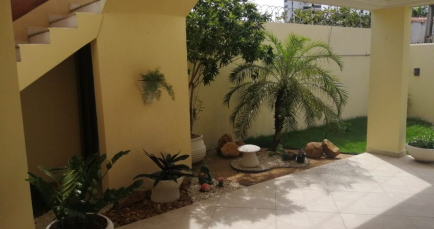 Vendo espaçosa casa em bairro Capim Macio