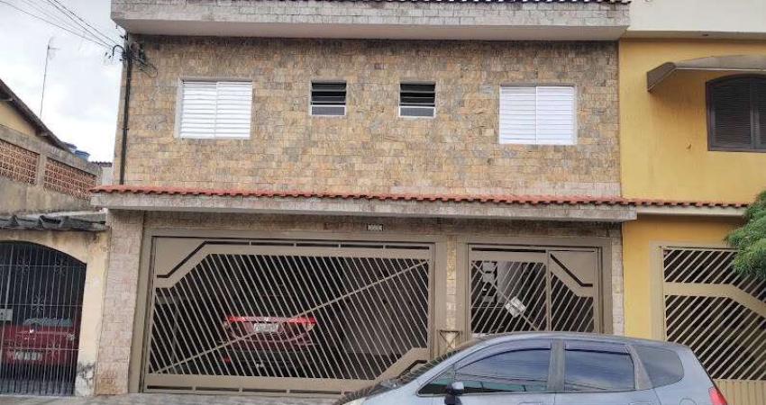 Sobrado com 3 suítes com closet, com 3 vagas de garagem - Jd das Rosas