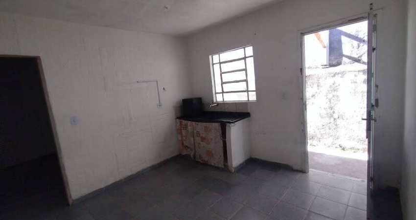 Alugo casa 1 dormitório, 2 vagas de garagem - Pq Sta Madalena