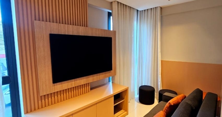 Studio Alto Padrão Finamente Decorado na Barra – 32m² com Varanda!