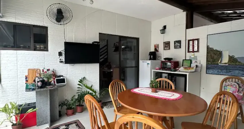 Casa 3 quartos com suíte e área gourmet em stella maris | condomínio fechado | 133 m²