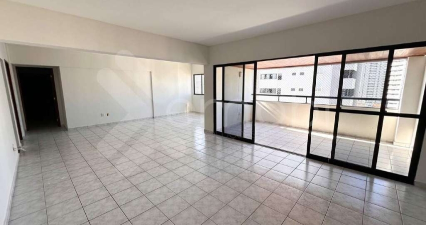 Apartamento à locação em Tirol (Natal/RN) I Condomínio Abbott Galvão | 4 suítes - 192m²