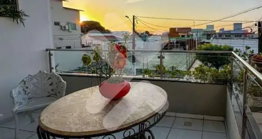Casa duplex em condomínio fechado – excelente localização!