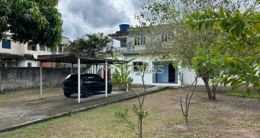 Duas casas com quintal em Saracuruna