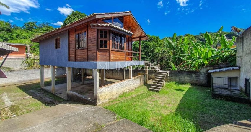 Casa com quintal em Jardim Primavera