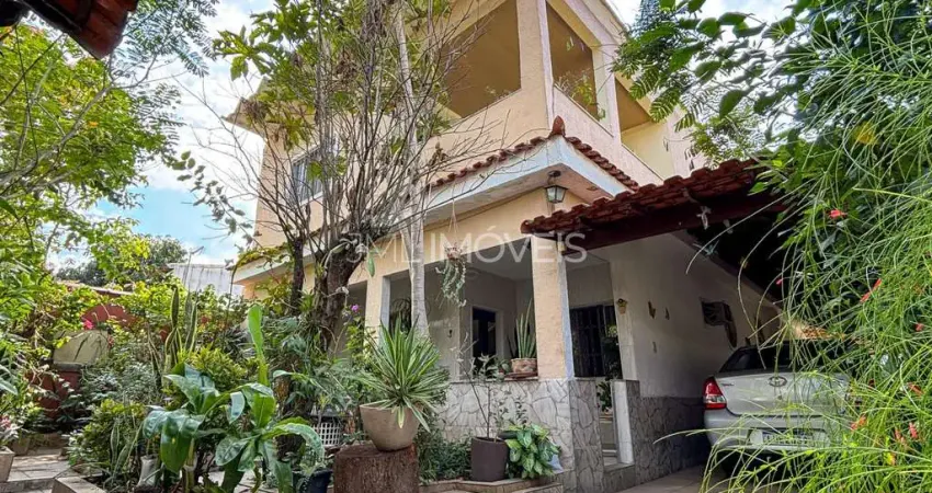 Casa com 5 quartos à venda na Rua A, 95, Parque Paulista, Duque de Caxias