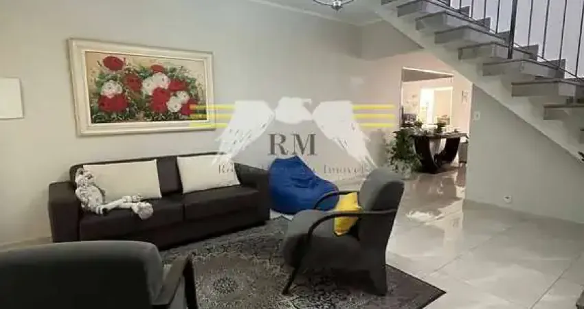 **Sobrado com 3 Quartos, 2 Suítes, Closet e Excelente Acabamento à Venda**