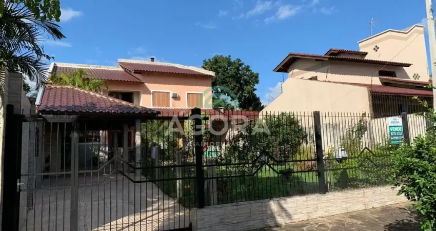 Sobrado de 4(quatro) dormitórios, sendo 2(duas) suítes, localizado no bairro Moinhos de Vento