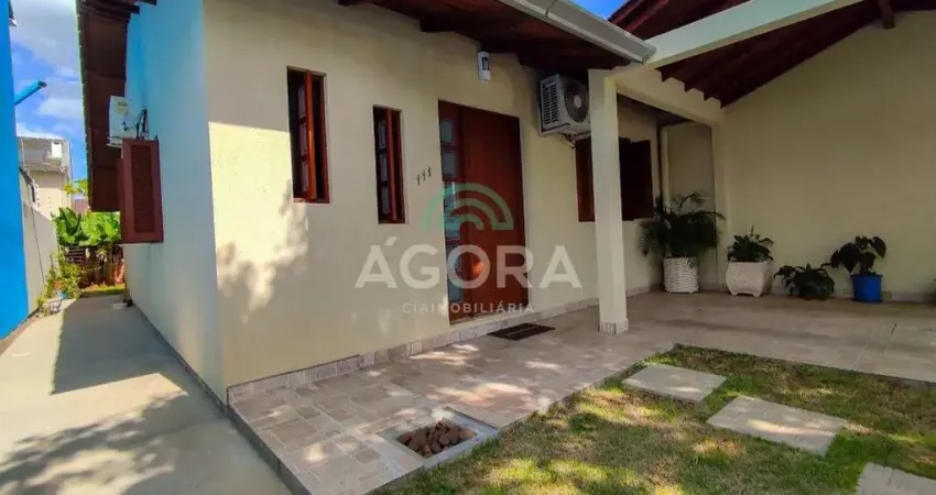 Casa térrea de 104 m² com 2 (dois) dormitórios e amplo pátio no bairro Pitangueiras