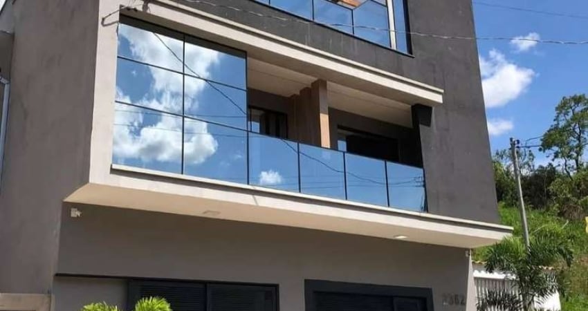 Casa: 3 quartos, 1 suíte, 1 sala, 5 banheiros, 4 vagas, 270m² Morro da Mina - Cons. Lafaiete-MG