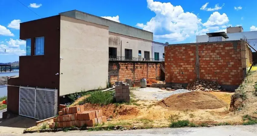 Imperdível oportunidade: Casa à venda em Conselheiro Lafaiete-MG, Novo Horizonte, 3 quartos, 2 banheiros, 2 vagas de garagem