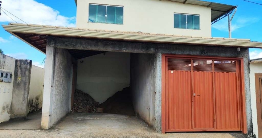Casa à venda 2 quartos, 1 sala, 1 banheiro, garagem.