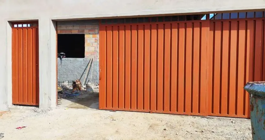 Casa à venda 2 quartos, sala, cozinha, banheiro, garagem.