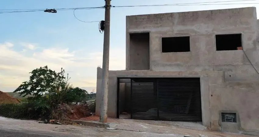 Casa à venda: 3 quartos, 1 suíte, 1 sala, 2 banheiros, 2 vagas, 119m².
