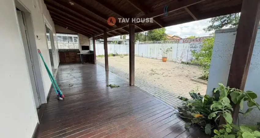 Casa com 3 quartos para alugar na Rua Gastão Vidigal, 290, Bucarein, Joinville