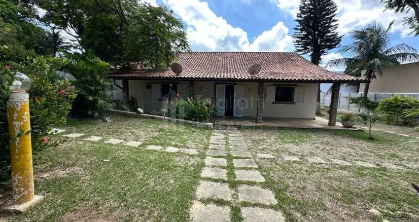 Casa Linear  com terrenão no bairro Coqueiral, Araruama/RJ