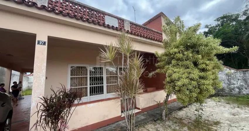 Casa Padrão há 50 metros da Orla da Praia do Coqueiral