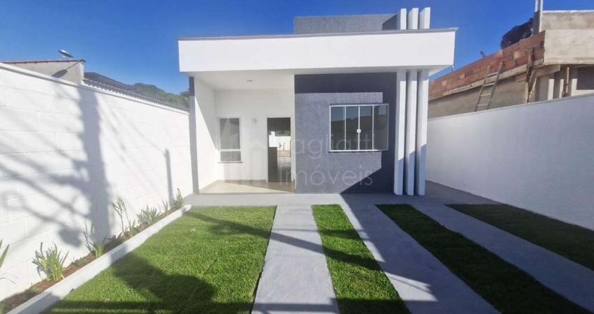 Linda casa linear à poucos metros da lagoa de Araruama!