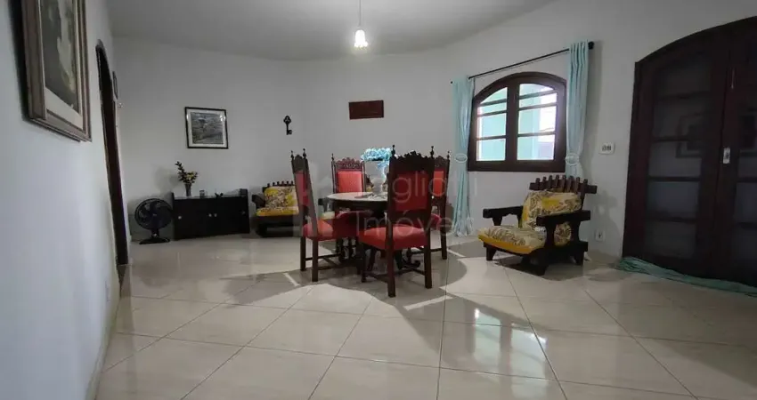 Casa com 7 quartos à venda em Parati, Araruama 