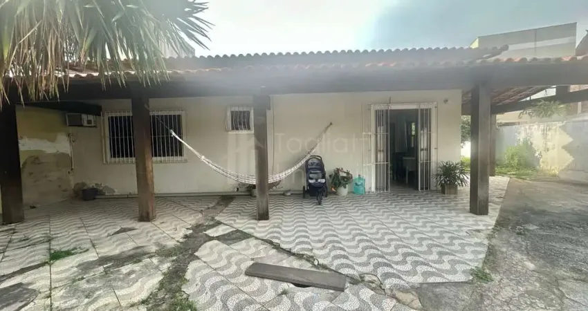 Casa com 2 quartos à venda na Vila Capri, Araruama 