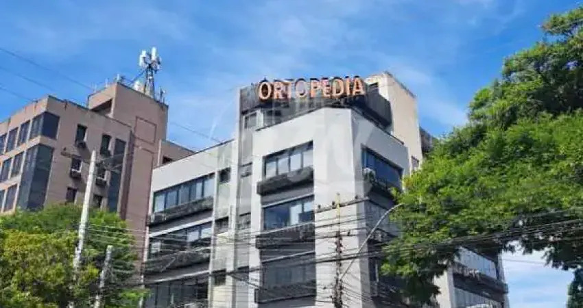 SALA COMERCIAL NO CENTRO PROFISSIONAL NA RUA LEPOLDO BIER 825 - ÓTIMA LOCALIZAÇÃO PRÓXIMO A IPIRANGA/PRINCESA ISABEL. PRÉDIO C/PORTARIA, 2 ELEVADORES. - AGENDE SUA VISITA PELO 51.984102913 - CIRO BRUM