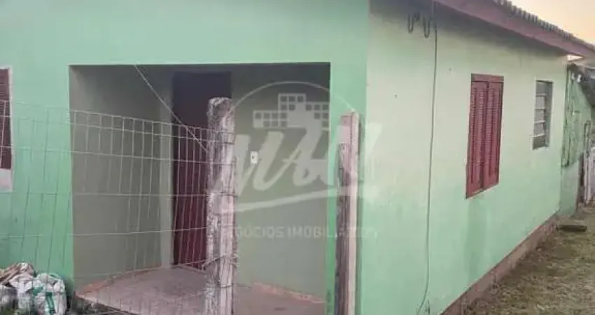 Casa- residencial dois dormitórios , sala, cozinha banheiro e area de serviço. 
patio em frente , próximo ao supermercado tchê barbaridade.
agende sua visita 51 98410-2873