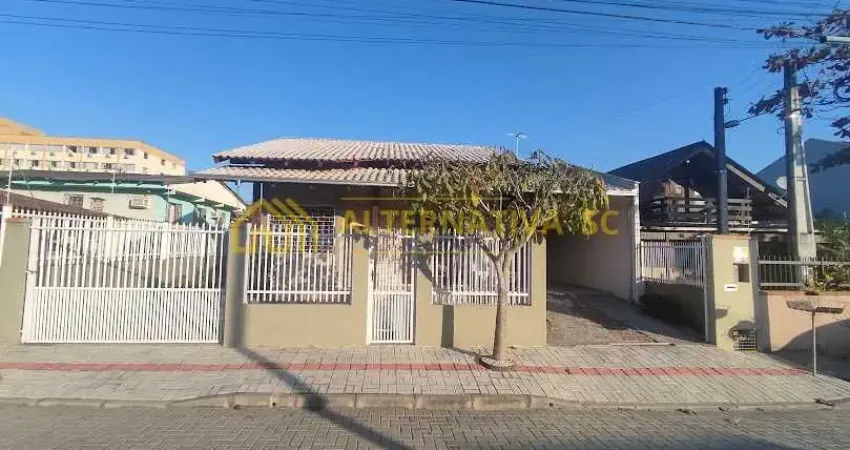 Casa à Venda em Balneário Piçarras: Seu Novo Lar Pronta para Morar