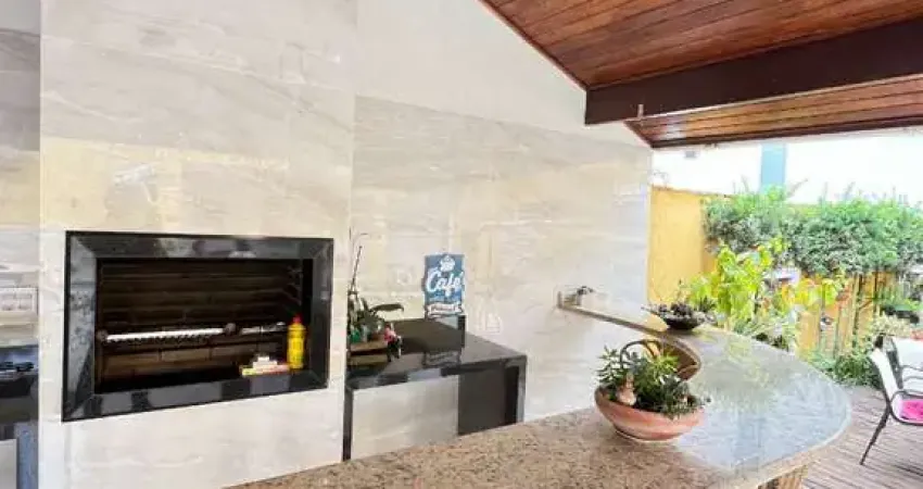 Casa com 3 quartos à venda na Estr. Heroína Lima Vieira Azevedo, 222, Glória, Macaé