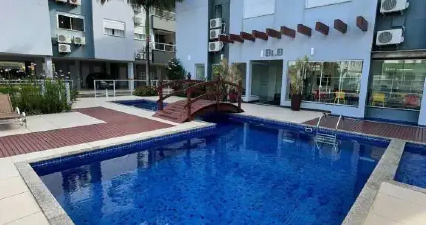 Cobertura semi mobiliada com 180m² á aproximadamente 600 metros da Praia de Ingleses.