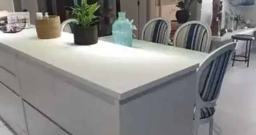 Cobertura com 84m² á aproximadamente 400 metros da Praia dos Ingleses