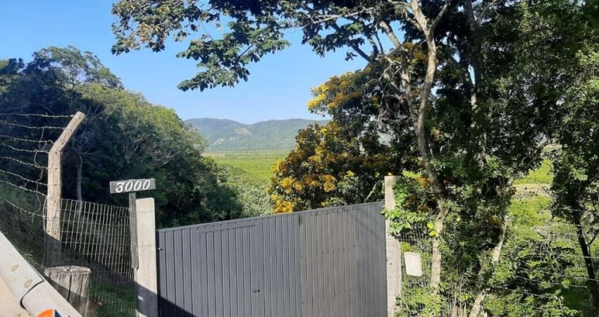 Sítio com 12800m² na Vargem Pequena á aproximadamente 8km da Praia de Canasvieiras
