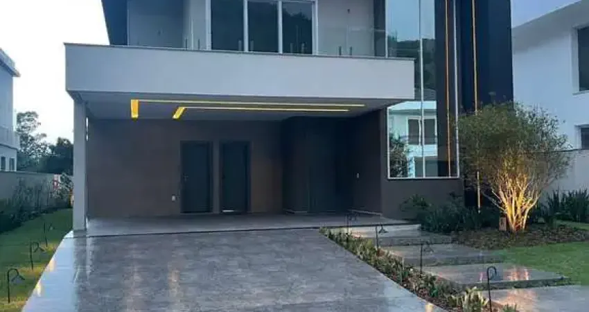 Casa alto padrão - aproximadamente 1,7 km da praia dos ingleses