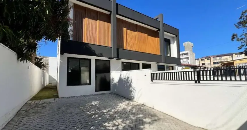 Sobrado novo com escritura pública, 03 dormitórios (02 suítes), a 1,3 km da praia dos ingleses, florianópolis/sc.