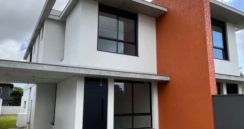 Sobrado com escritura pública, localizado em loteamento planejado no bairro rio Vermelho, Florianópolis/SC