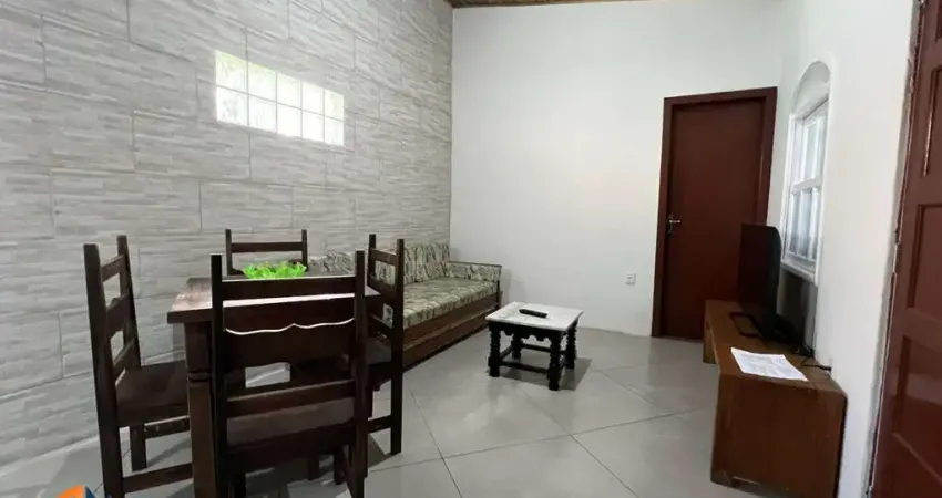 Casa 02 Dormitórios com 02 Vagas de Garagem em Residencial Familiar